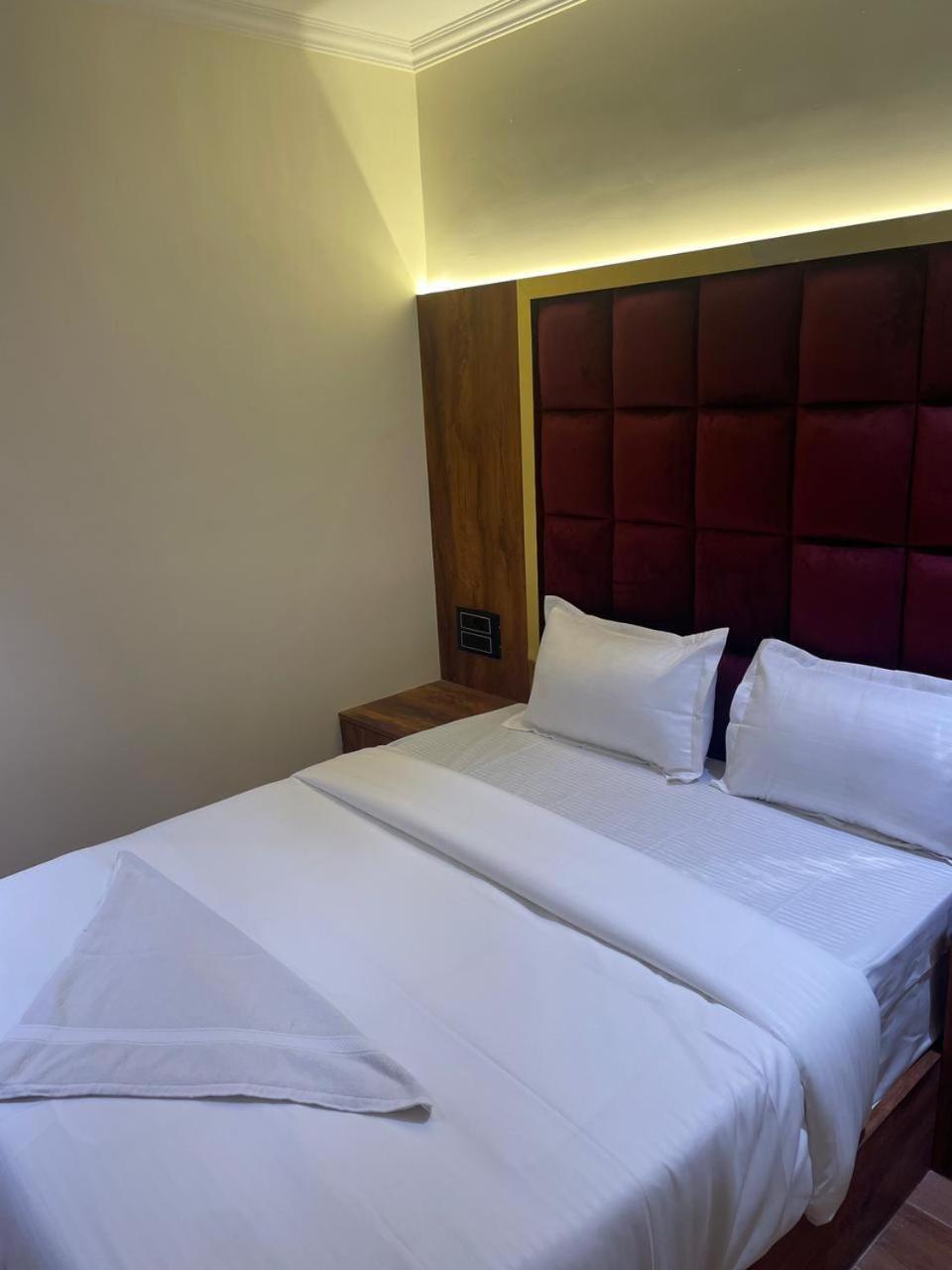 Hotel Sai Palace- Near Tata Memorial Hospital Мумбай Екстериор снимка