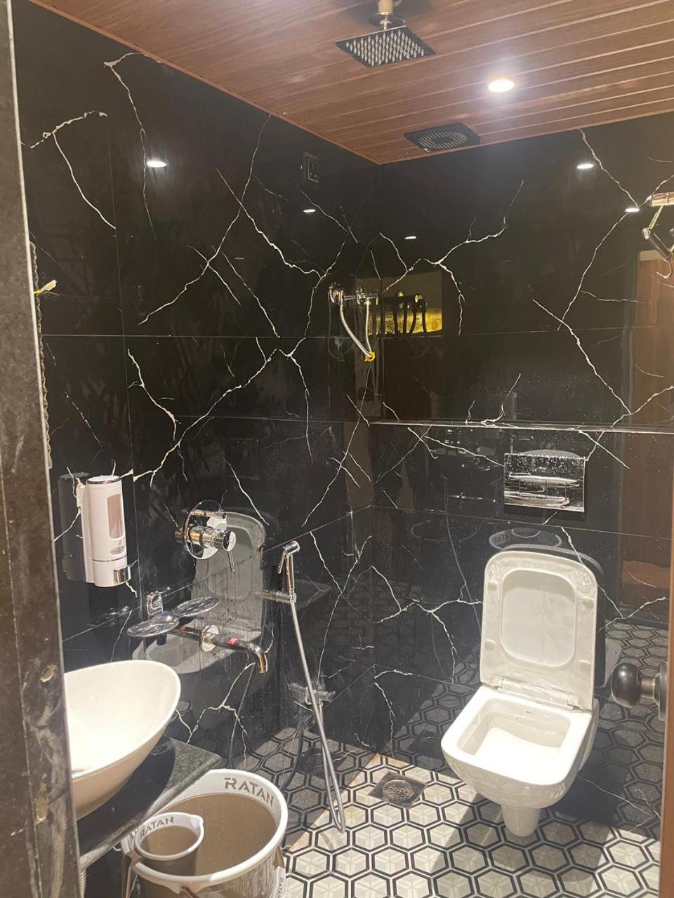Hotel Sai Palace- Near Tata Memorial Hospital Мумбай Екстериор снимка